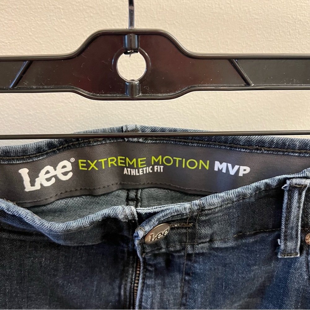Men's Lee® Extreme Motion MVP Straight-Leg Slim-Fit Jeans Size 40x30 - Picture 4 of 6
